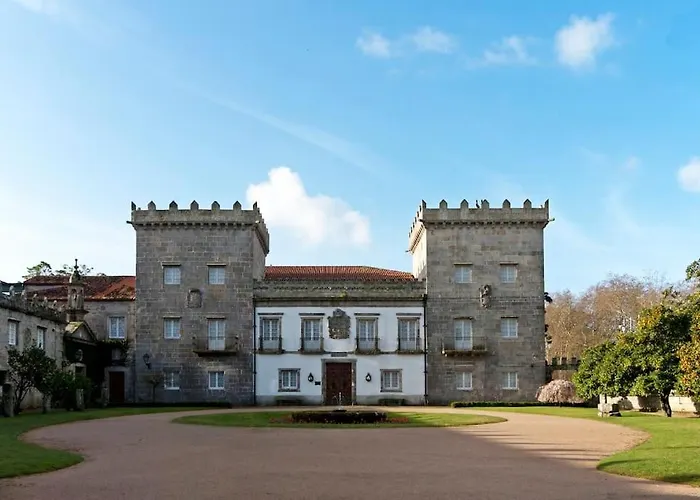 Casa Maximo En Vigo Con Patio Y Aparcamiento