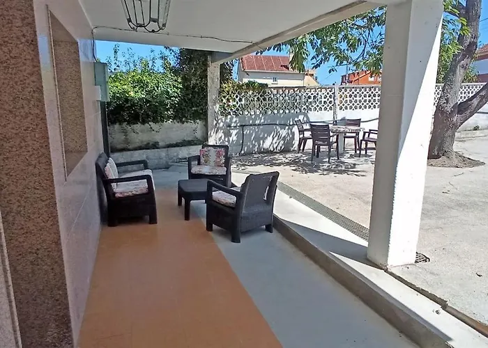 Casa Maximo En Vigo Con Patio Y Aparcamiento